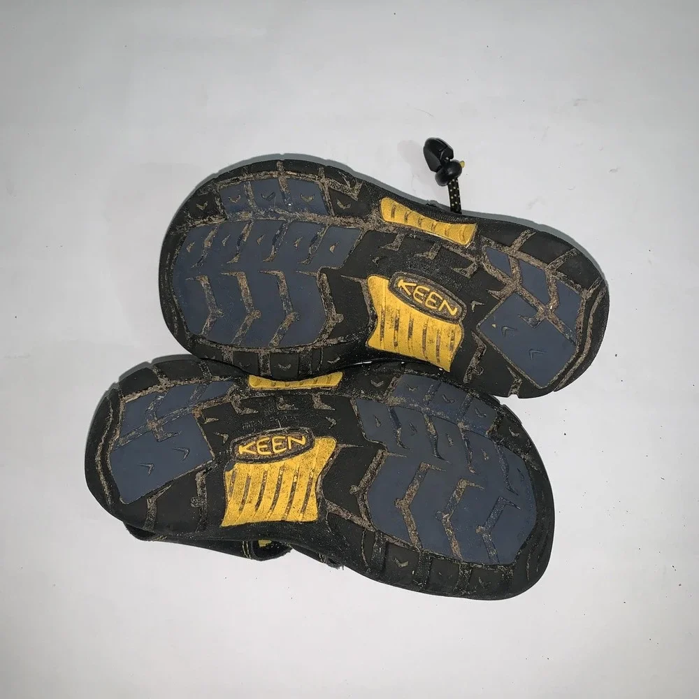 KEEN Newport H2 Sandals Kids 13 Black Fisherman Toe Bumper Bungee Water Hiking